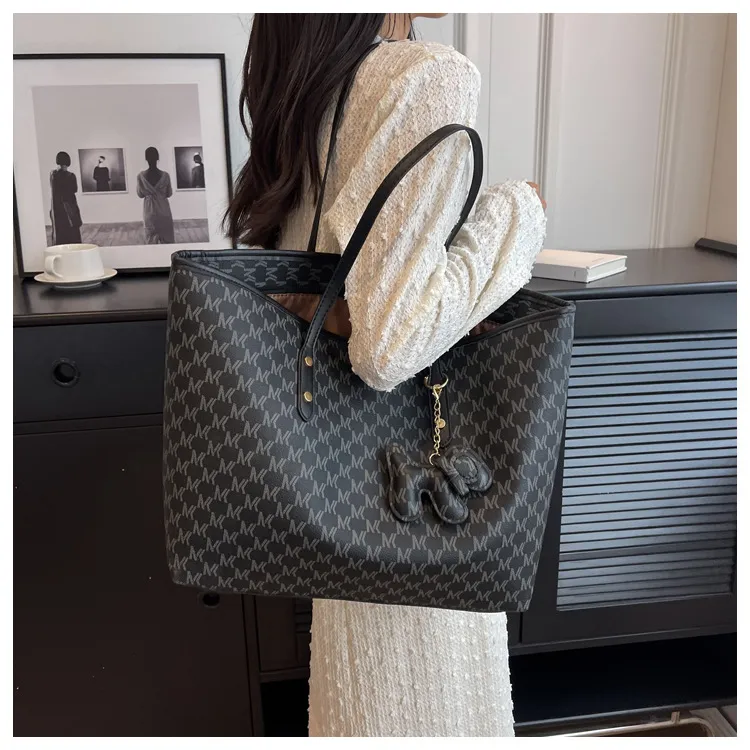 BE82082_0.webp Casual commuting high capacity travel handbag for women - Image 1