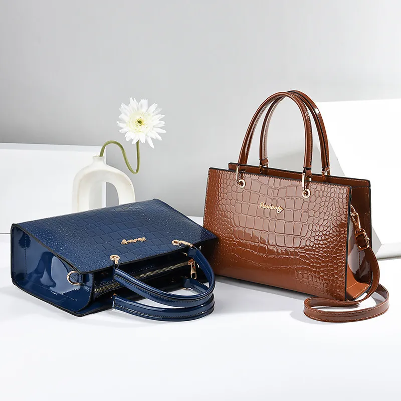 BE93360_0.webp Crocodile shoulder bag messenger bag for women - Image 1