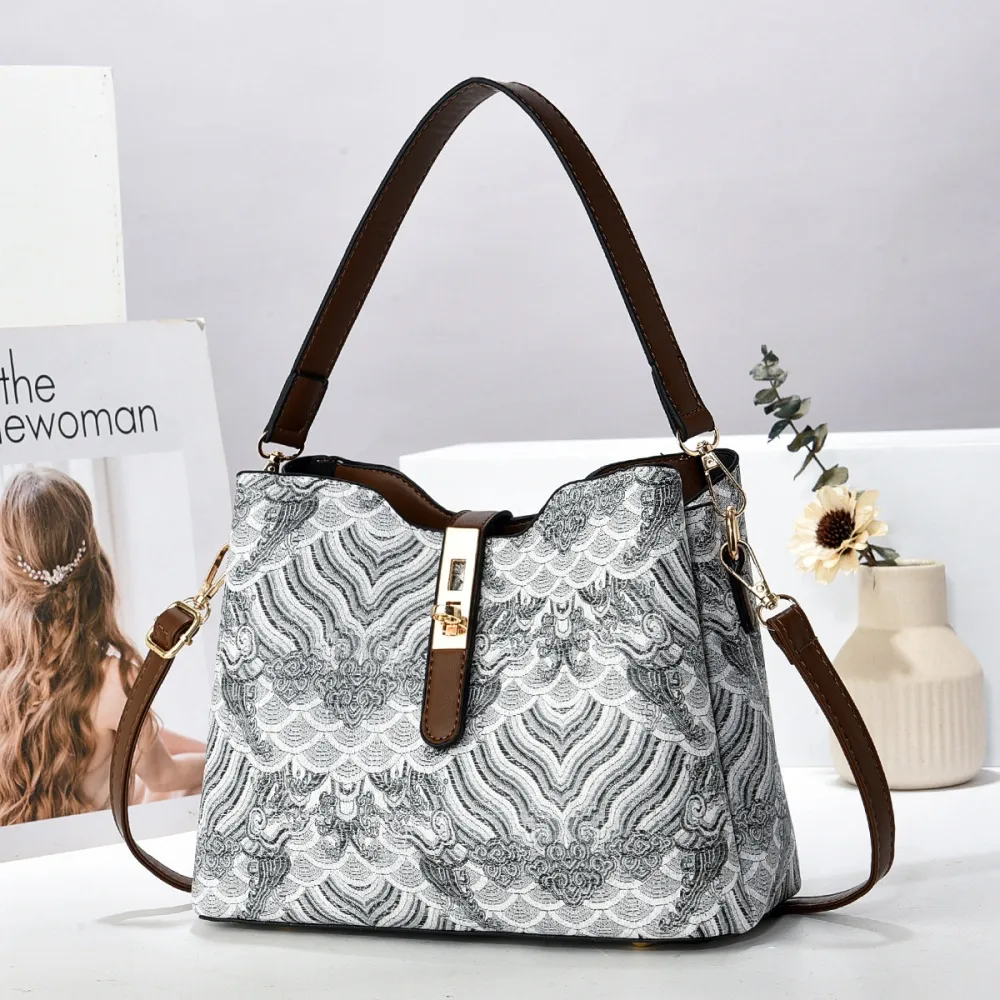 CF38931_0.webp High capacity bucket bag shoulder bag for women - Image 1
